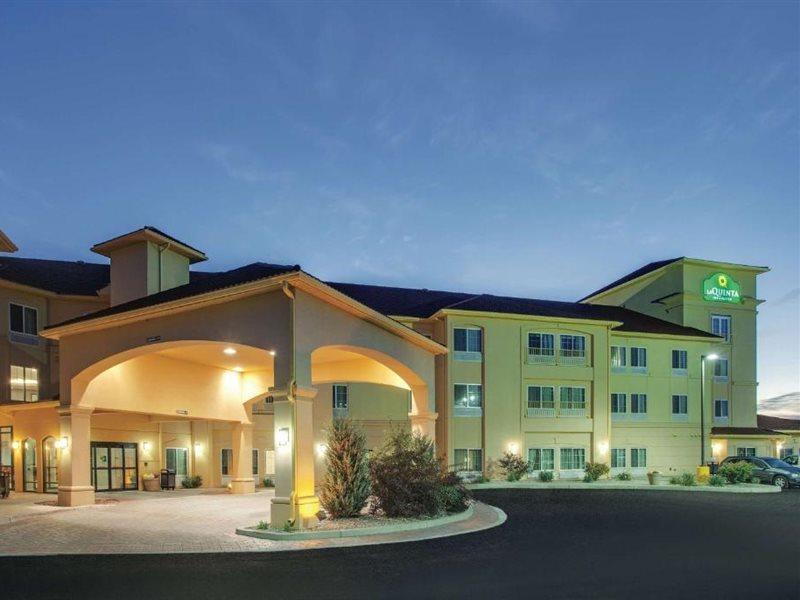 Comfort Inn & Suites Verona At Turning Stone Resort Casino Bagian luar foto