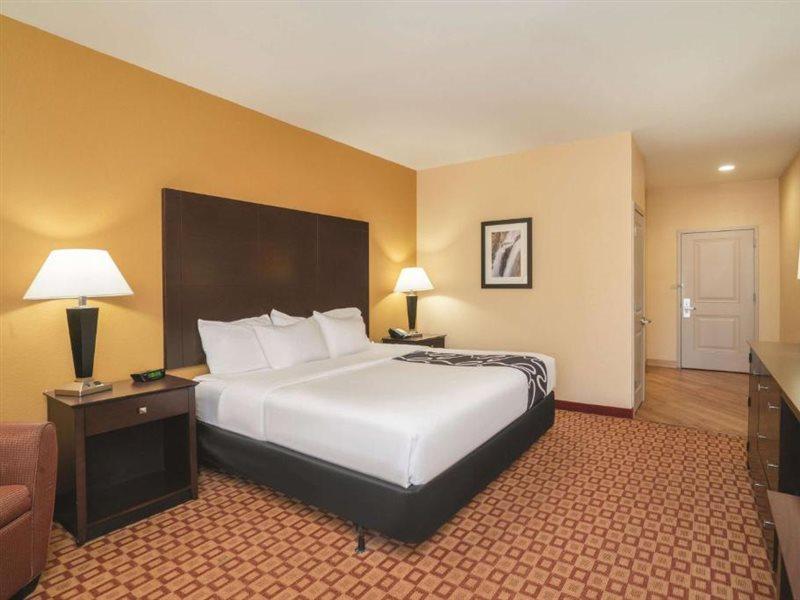 Comfort Inn & Suites Verona At Turning Stone Resort Casino Bagian luar foto