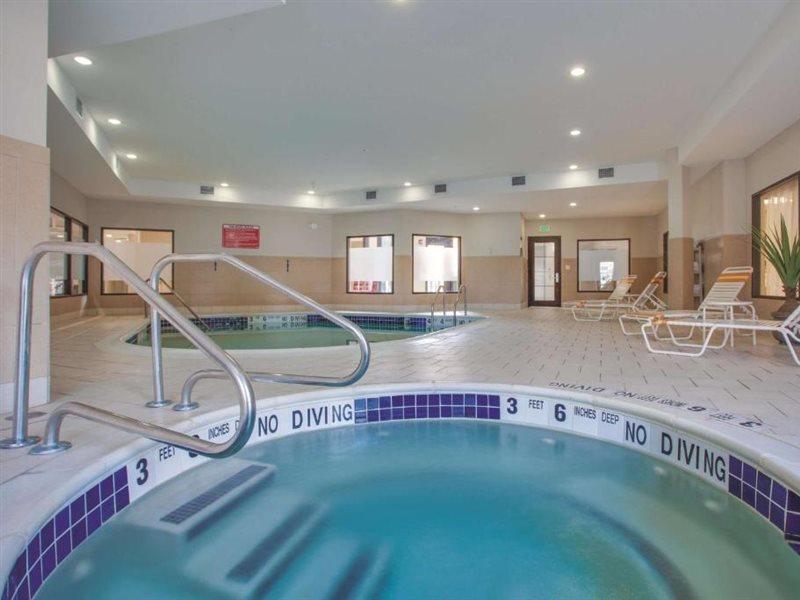 Comfort Inn & Suites Verona At Turning Stone Resort Casino Bagian luar foto