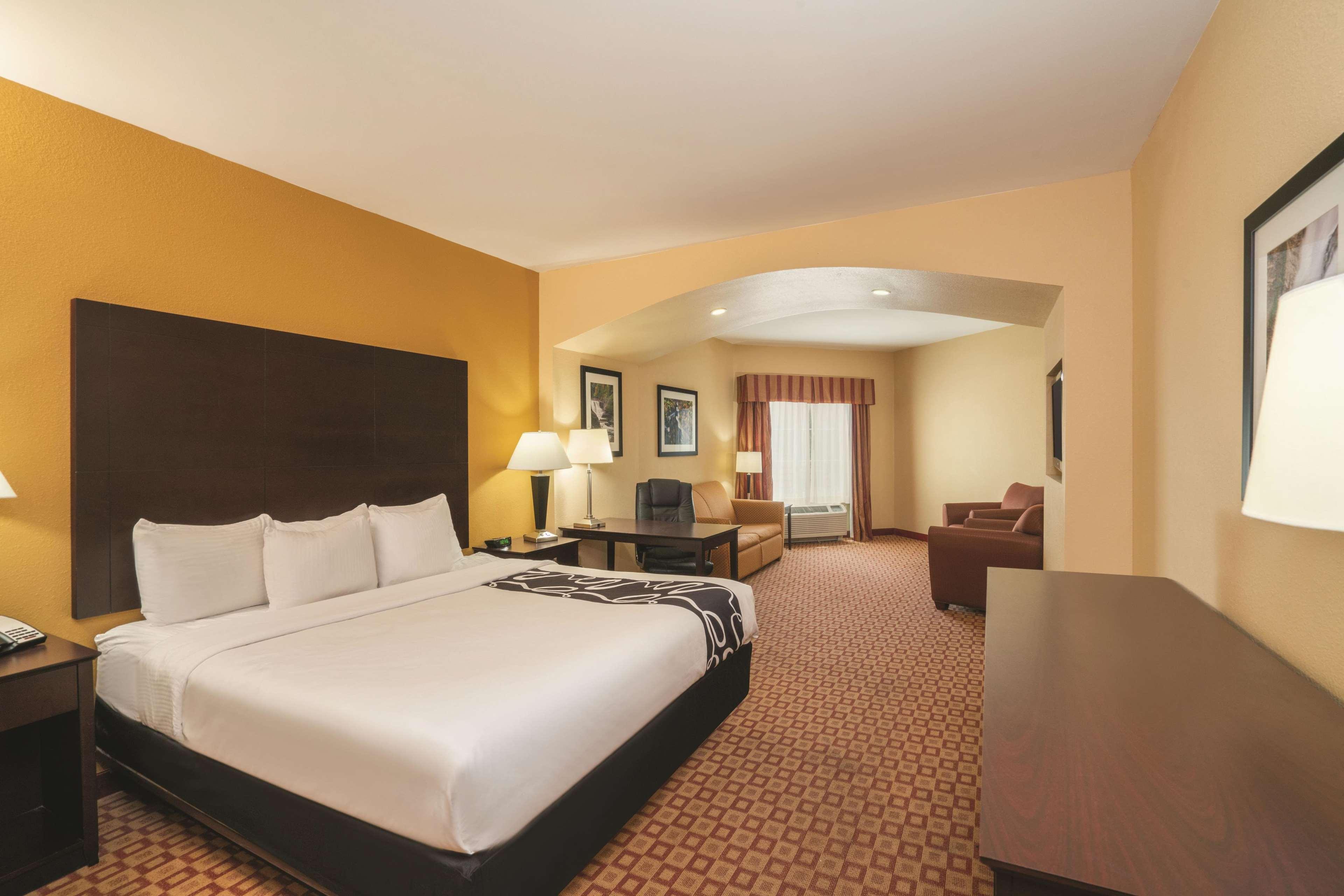 Comfort Inn & Suites Verona At Turning Stone Resort Casino Bagian luar foto