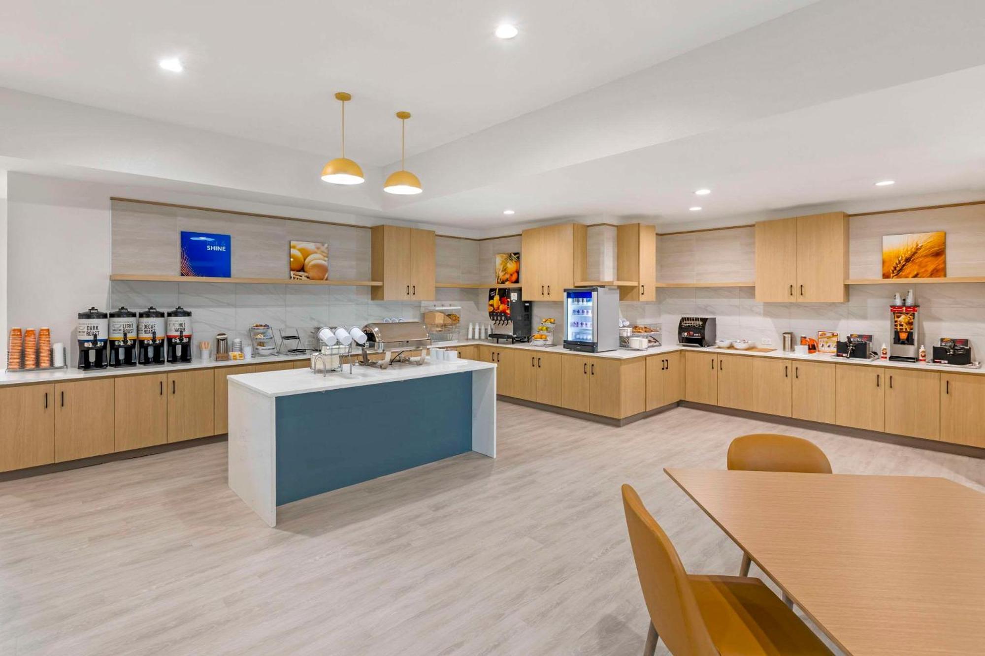 Comfort Inn & Suites Verona At Turning Stone Resort Casino Bagian luar foto