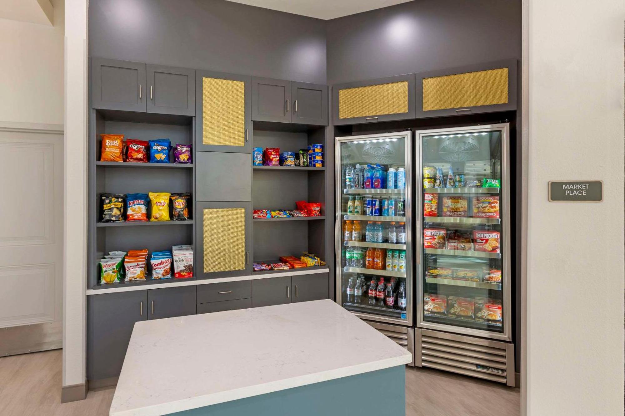 Comfort Inn & Suites Verona At Turning Stone Resort Casino Bagian luar foto