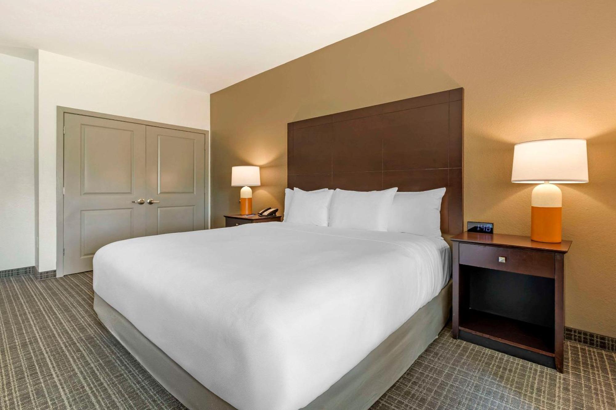 Comfort Inn & Suites Verona At Turning Stone Resort Casino Bagian luar foto
