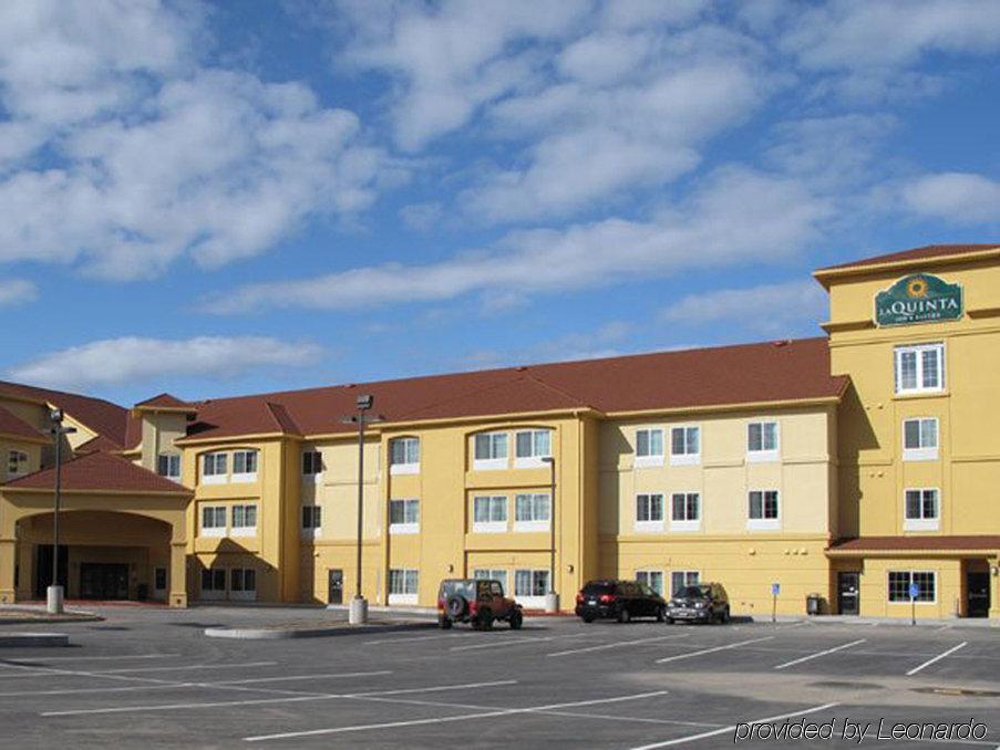 Comfort Inn & Suites Verona At Turning Stone Resort Casino Bagian luar foto