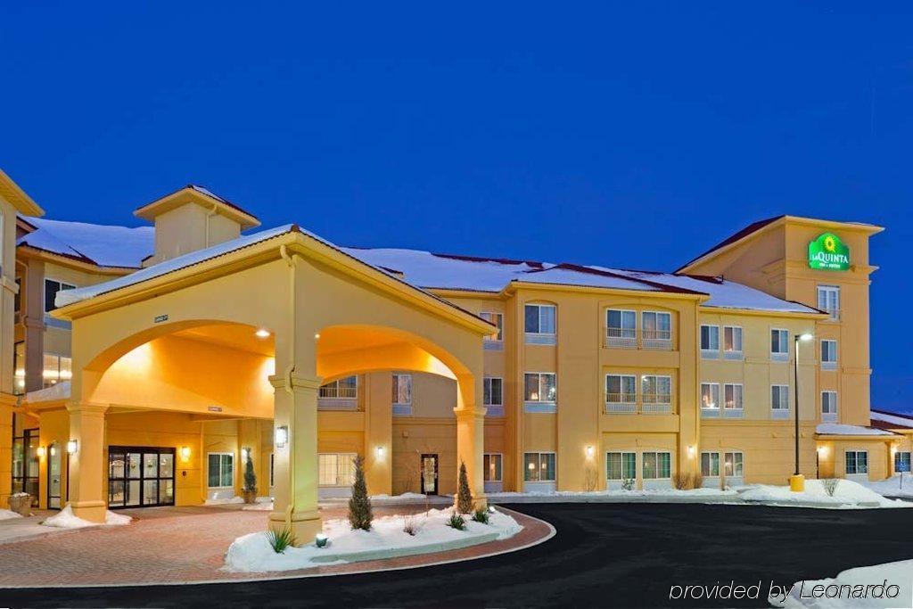 Comfort Inn & Suites Verona At Turning Stone Resort Casino Bagian luar foto