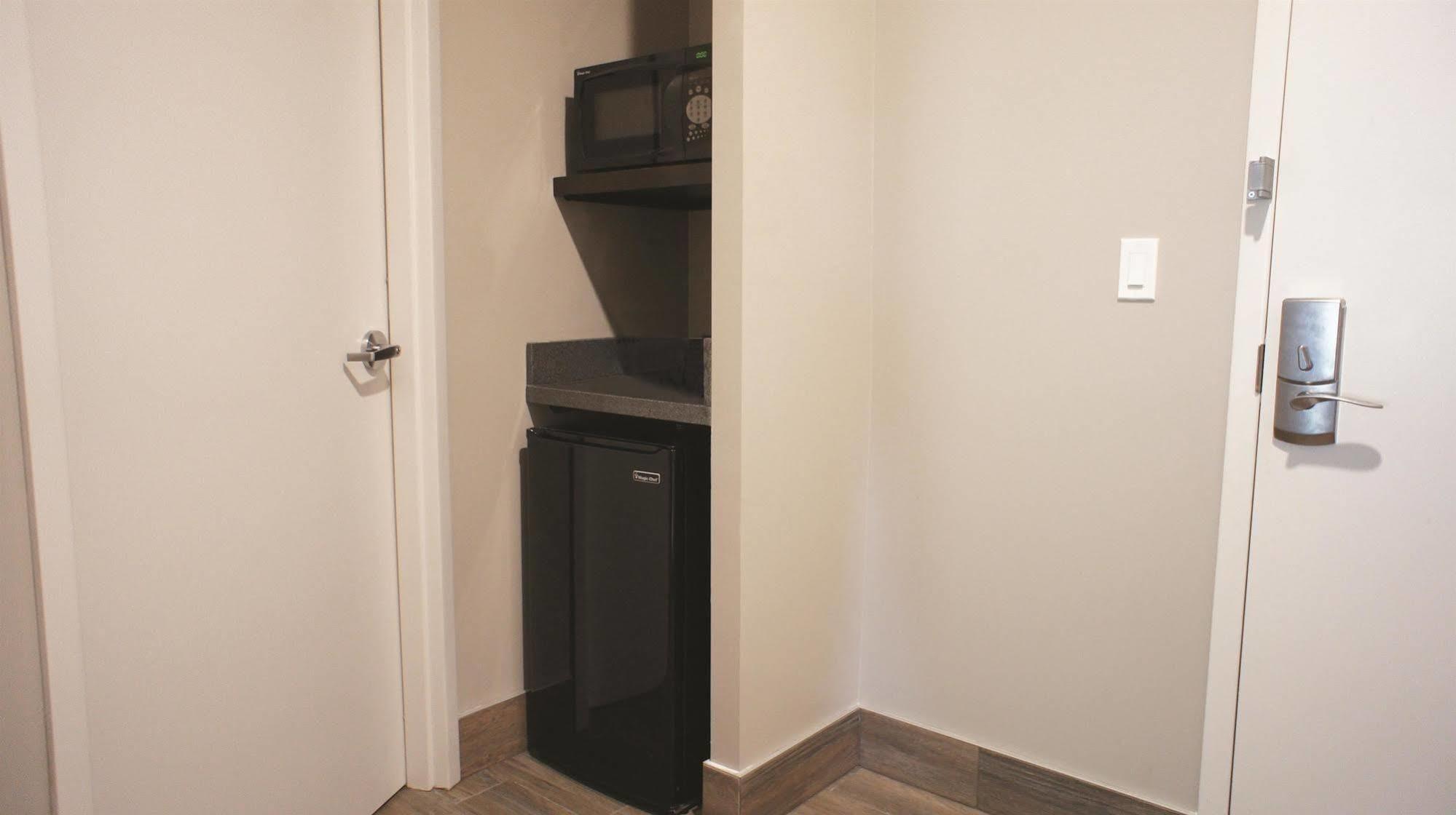 Comfort Inn & Suites Verona At Turning Stone Resort Casino Bagian luar foto